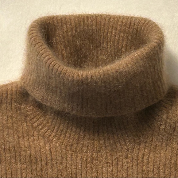 Orvis Girl’s Cashmere Tan Turtleneck Sweater - Large - Picture 5 of 9